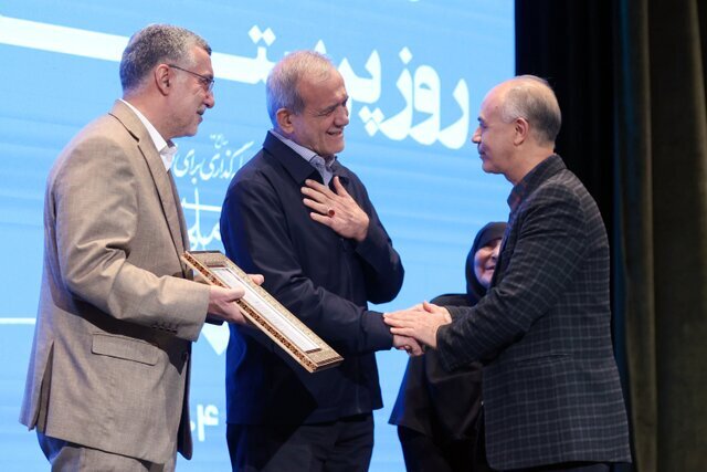 پزشکیان: ما وارث روندی هستیم که اصلاح آن زمانبر و دشوار است/ به جایی رسیدهایم که حتی در پرداخت حقوق افراد مشکل داریم