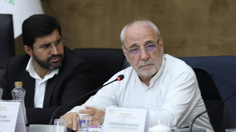 گزارش تصویری بیان مطالبات کارگری توسط گلپور رئیس کانون عالی انجمن‌های صنفی کارگران ایران در حضور اعضای کمیسیون اصل نود مجلس