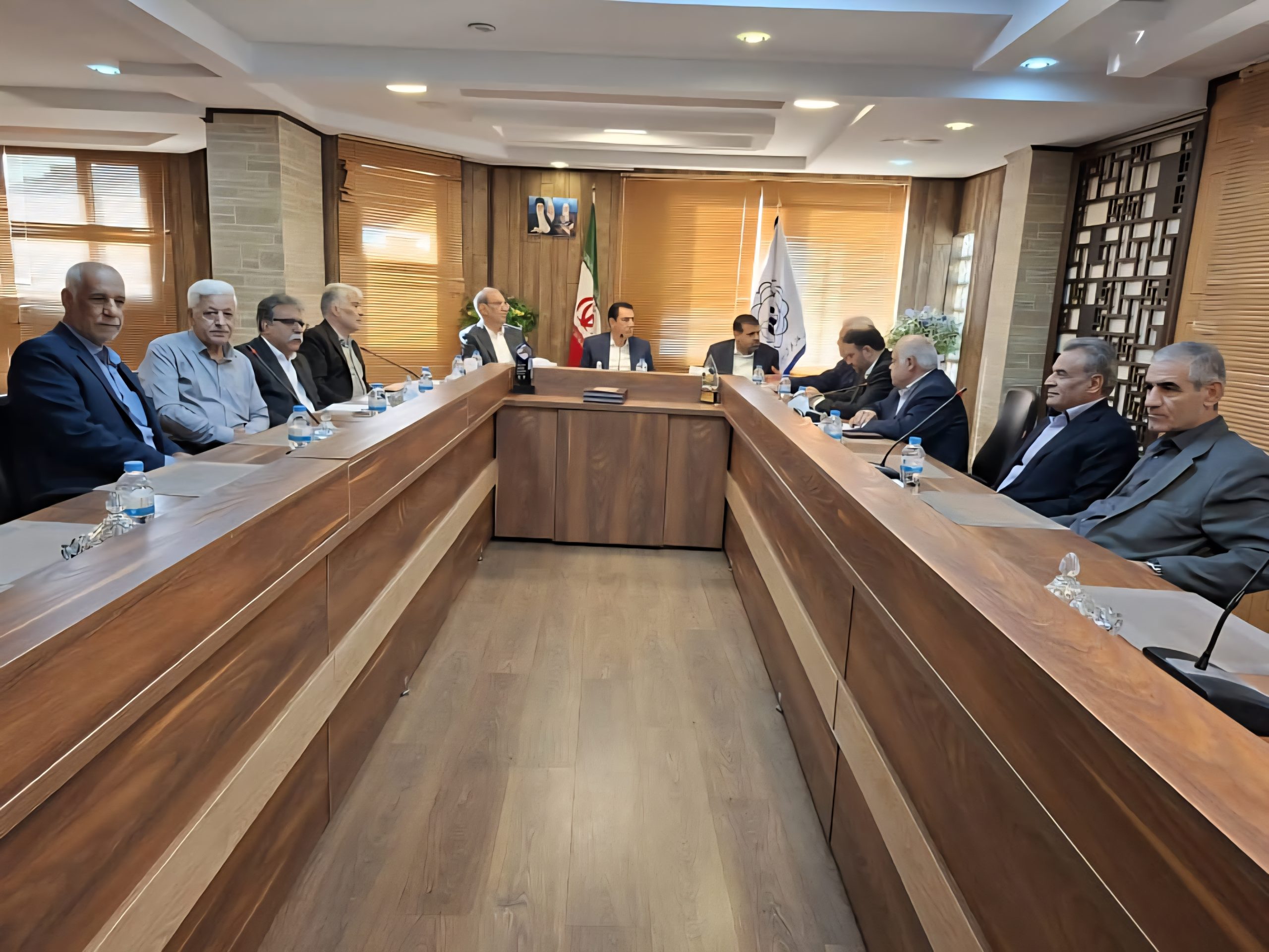 نشست نمایندگان بازنشستگان تامین اجتماعی با عضو هیئت رئیسه مجلس؛ بیمه تکمیلی و درمان تامین اجتماعی زیر ذره‌بین
