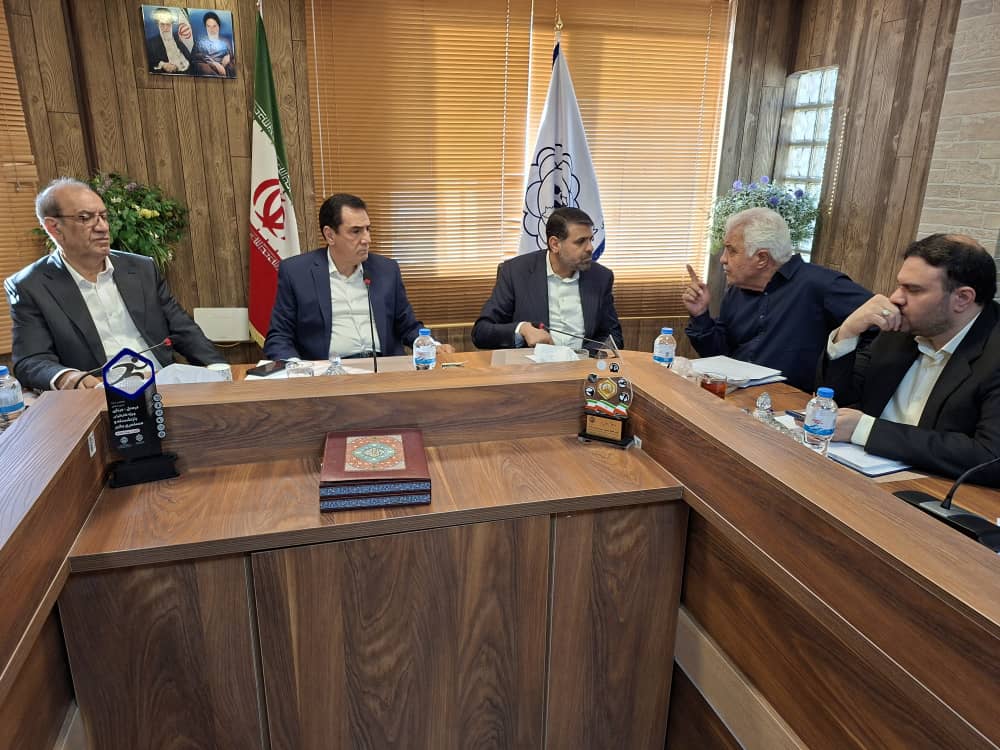نشست نمایندگان بازنشستگان تامین اجتماعی با عضو هیئت رئیسه مجلس؛ بیمه تکمیلی و درمان تامین اجتماعی زیر ذرهبین