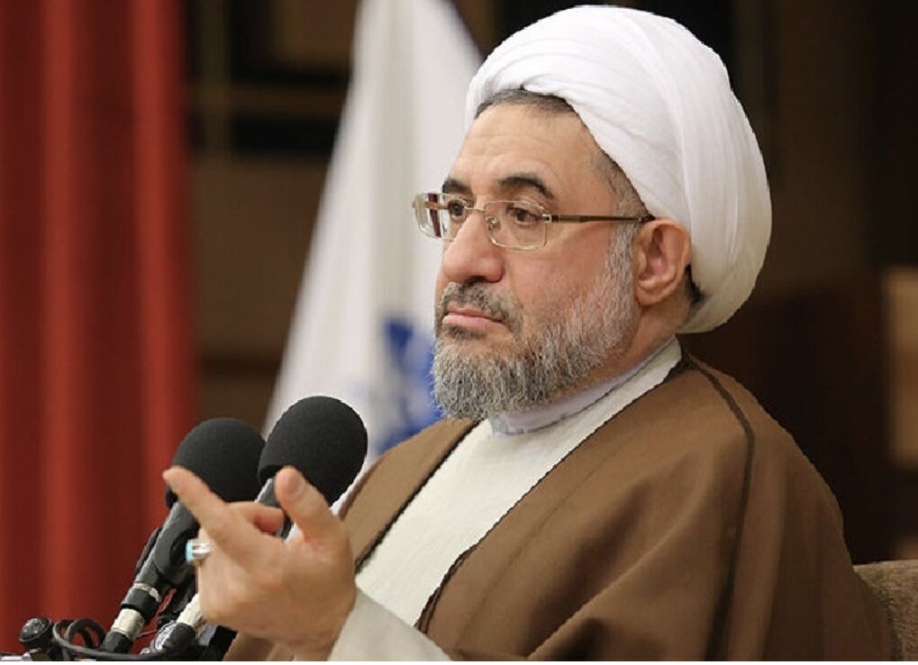 اراکی، عضو مجلس خبرگان رهبری: مسئله بدحجابی یا کشف حجاب بخشی از یک جنگ هویتی علیه ملت ماست / مسئولان نمی‌توانند در برابر این بی هنجاری‌ها سکوت کنند و بگویند ما کاری نداریم / مسئولان بدانند صبر مردم در این زمینه حدی دارد