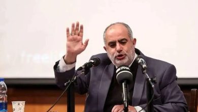 آن جلسه دو بخش داشت؛ «روحانی» مخالف تک‌نرخی شدن بود؛ می‌گفت هر نرخ‌گذاری‌ای موجب شکل گیری بازار‌های چندگانه خواهد شد/ در بخش تعیین قیمت، او بر نرخ ۳۹۰۰ مصوب مجلس در لایحه بودجه تاکید داشت، ولی در نهایت ۴۲۰۰ به وی تحمیل شد