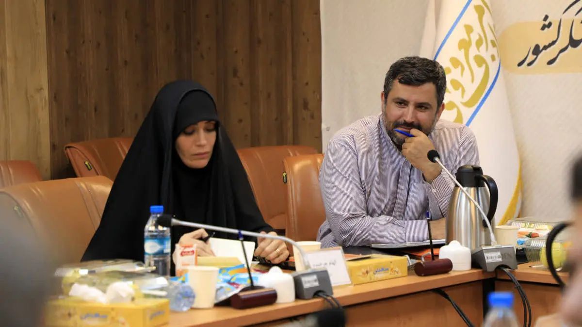 حضور الهام چرخنده در نشست «بررسی اقشار اثرگذار در ادای مسئولیتهای اجتماعی» در ستاد امر به معروف