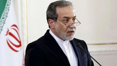 عراقچی: دیپلماسی در زیر آتش جنگ هم برقرار است/ ایرانیان حتی در سختترین گفتوگوها، زبان خویش را از تندی میپیرایند و در هر پاسخ، راهی برای ادامه ارتباط باقی میگذارند؛ آنها همواره باور داشتهاند که گفتوگو بخشی از قدرت است، نه جایگزین آن/ پنجره دیپلماسی برای ما، حتی در طوفانیترین روزها، گشوده و باقی است