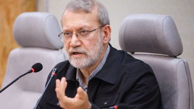 لاریجانی: برخی از زعمای سیاسی هنوز حساسیت موقعیت فعلی را درک نکرده‌اند؛ به محض رخ دادن یک حادثه راحت به جان هم میفتند و فضای کشور را به هم می‌ریزند / خداوند گذشت را برای همین روز‌ها گذاشته