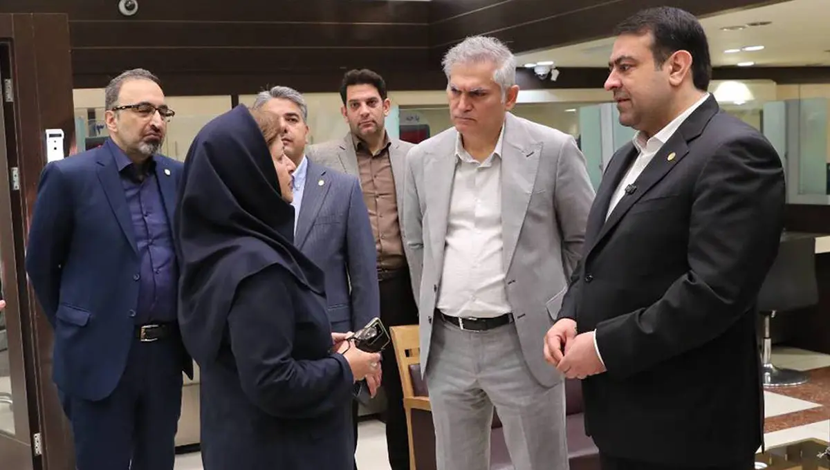 بازدید نجارزاده از برخی شعب انتقال یافته بانک سابق آینده به بانک ملی ایران/ استمرار بی وقفه خدمات به مردم و تمرکز بر مشتری مداری