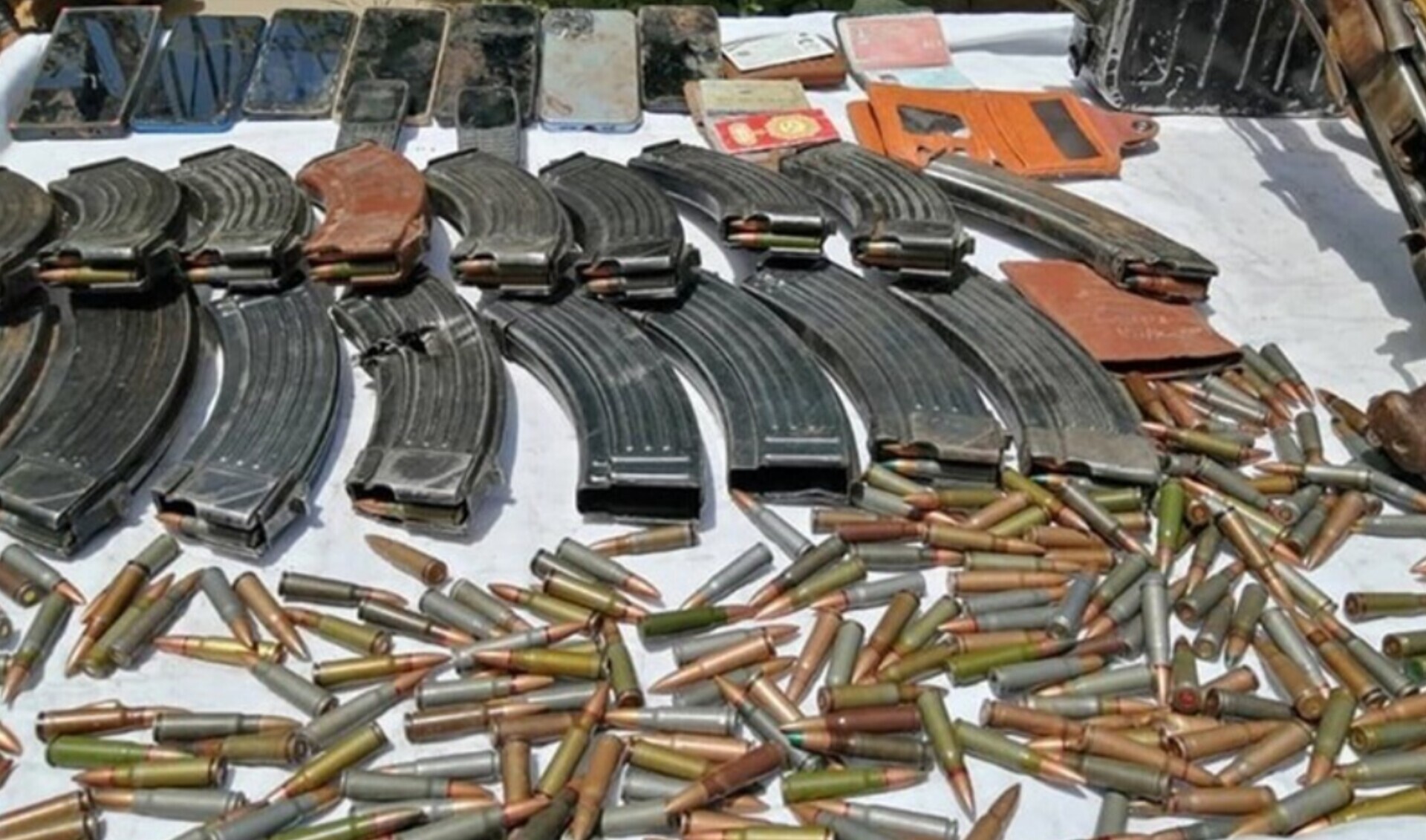 استاندرای کردستان: کشف مهمات و سلاح جنگی در ارتفاعات صعبالعبور بانه/ حجم و نوع سلاحها نشان دهنده اهداف دشمن برای ناامنسازی فضای داخلی کشور است