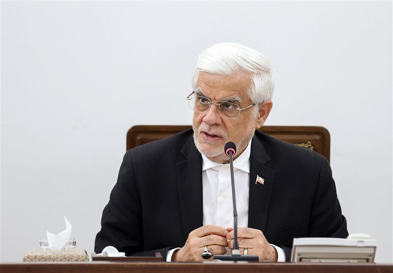 عارف: دولت نظر مردم درباره مصوبه بنزین را اخذ می‌کند