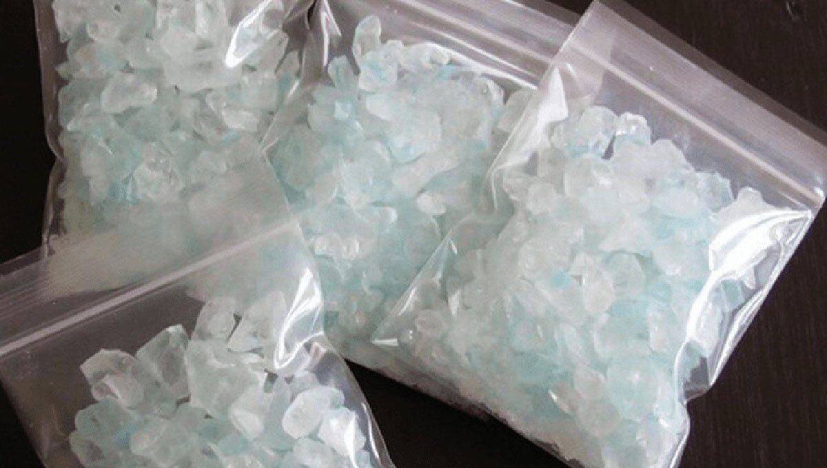 کشف بیش از ۱۰ کیلوگرم شیشه در فرودگاه بندرعباس؛ مواد مخدر در بطری‌های روغن مایع جاسازی شده بود