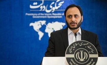 انتقاد تند سخنگوی دولت رئیسی به مصوبه بنزینی دولت ؛ اگر قیمت بنزین فصلی می‌شود، حقوق کارگران را هم فصلی زیاد کنید