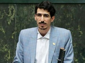 ماجرای خرید یک میلیارد تومان بنزین با یک کارت بانکی/ افشاگری نماینده مجلس از قاچاق و پولشویی در جایگاههای سوخت