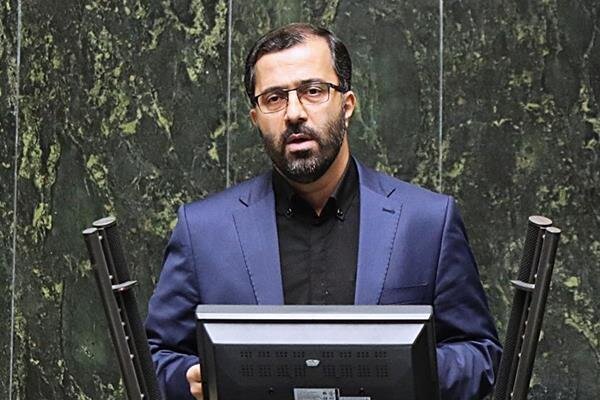 سخنگوی هیات رییسه مجلس: دولت تصمیمی برای افزایش قیمت بنزین ندارد اما .../ ۲۹ درصد از دارندگان خودرو برای امرار معاش استفاده می‌کنند