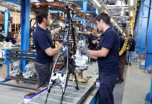 عضو کانون عالی انجمن هاي صنفي کارگران: بحران مزد و امنیت شغلی کارگران به نقطه هشدار رسیده