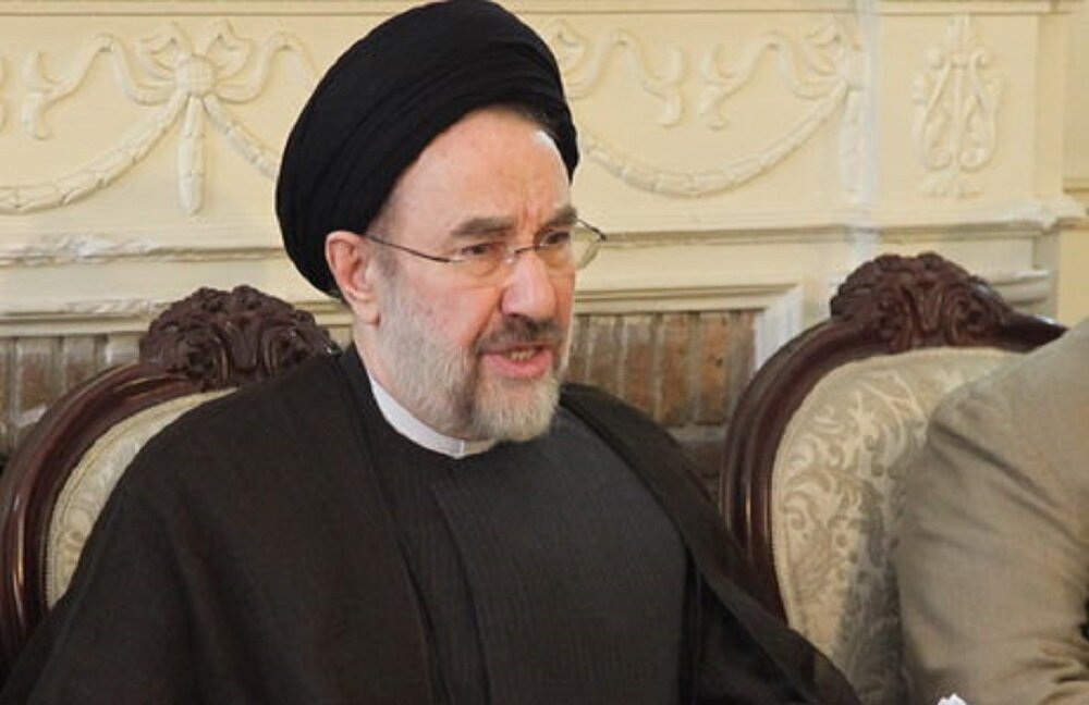 سید محمد خاتمی: باید دولت را حمایت کرد/ سخن‌های تهدیدآمیز و تحریک کننده به‌خصوص از تریبون‌های رسمی روزنه‌های امید را مسدود می‌کند