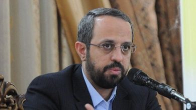 ادعای دستیار قالیباف درباره انتقاد عراقچی از مواضع ظریف و روحانی در جلسهای خصوصی