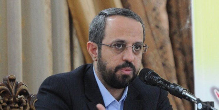 ادعای دستیار قالیباف درباره انتقاد عراقچی از مواضع ظریف و روحانی در جلسه‌ای خصوصی