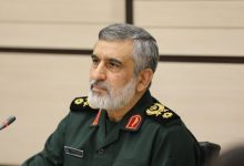 ترسیم چهره شهید حاجی زاده در حاشیه مراسم گرامیداشت شهدای هوافضای سپاه+ عکس