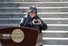 استقبال کیهان از انتقاد روزنامه هم میهن نسبت به فاطمه مهاجرانی/ خانم سخنگو! شما استندآپ کمدین نیستید