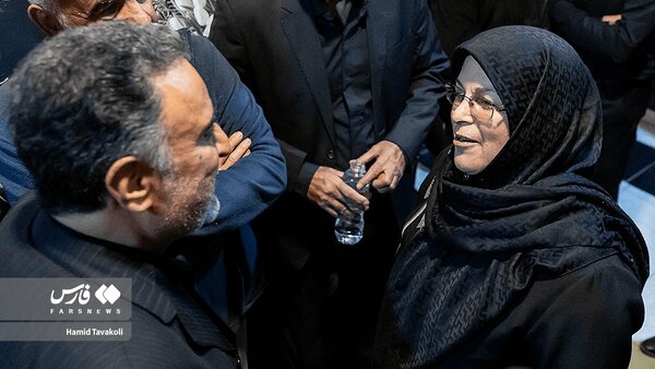 اعتراف خبرگزاری اصولگرا درباره یک نسبت دروغ به تاجزاده و آذر منصوری+تصویر