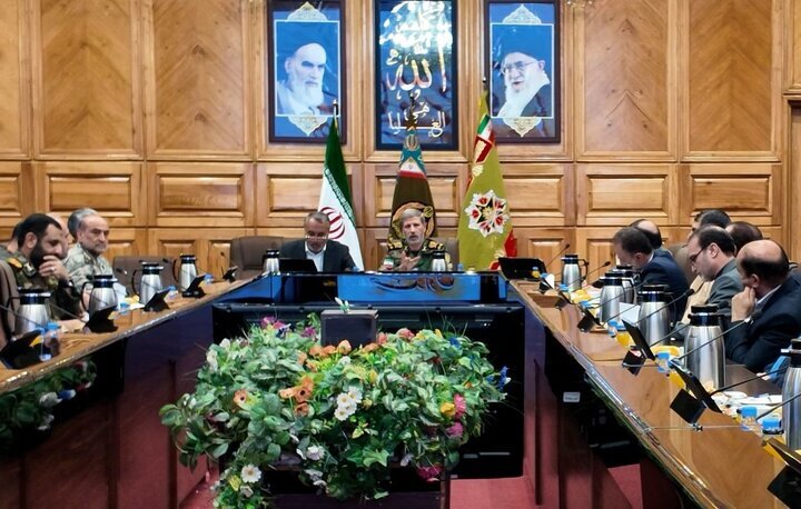 فرمانده کل ارتش: لحظهای از ارتقای قدرت دفاعی غافل نیستیم/ از تجربیات جنگ ۱۲ روزه برای آمادهتر شدن استفاده کردهایم