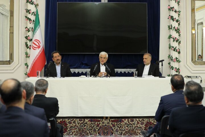 عارف: مواضع روسیه در فعال سازی مکانیسم ماشه برای ما مهم بود/ ایرانهراسی تأثیری در افکار عمومی مردم این کشور نداشته است