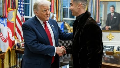 عکس| توضیح ترامپ به رونالدو از بمباران مراکز هسته‌ای ایران با جنگنده‌های B2