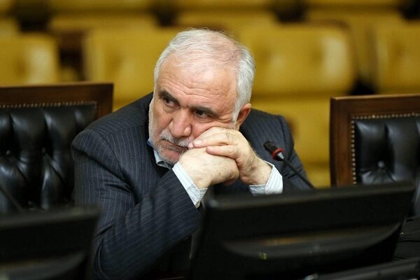 انتقاد تند یک نماینده از هیات رئیسه مجلس؛ نمایندگان در کشور ما چه کاره هستند؟