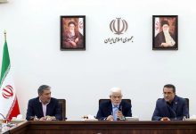 عارف: مدیری که در مسیر مخالف تصمیمات دولت است نمی‌تواند به عنوان مدیر ارشد دولت باقی بماند/ کسری بودجه ریشه تورم در کشور است