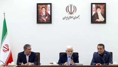 عارف: مدیری که در مسیر مخالف تصمیمات دولت است نمی‌تواند به عنوان مدیر ارشد دولت باقی بماند/ کسری بودجه ریشه تورم در کشور است