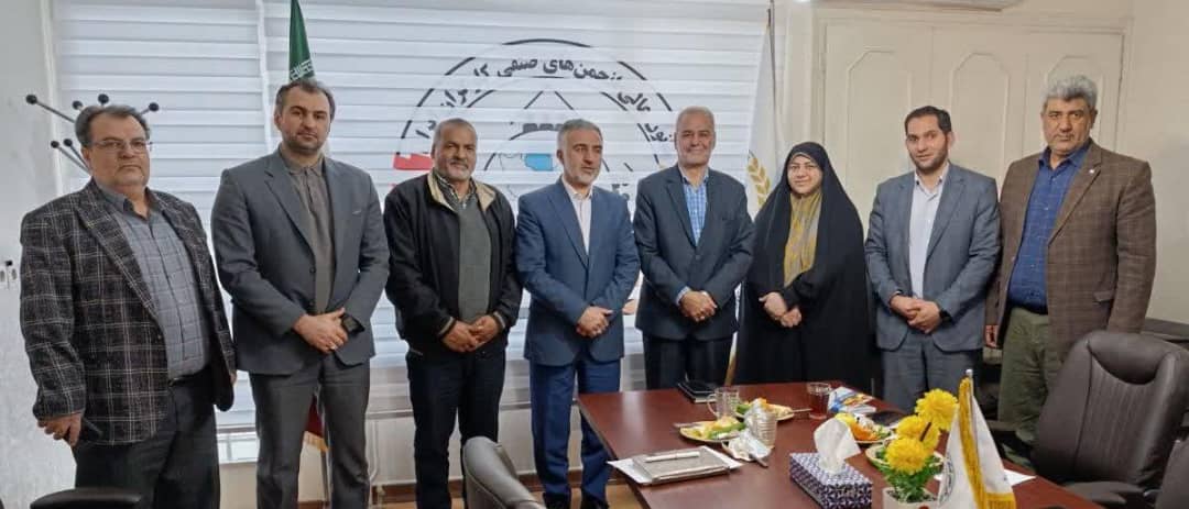 حداقل حقوق باید واقعی باشد؛ مطالبه جدی در دیدار کارگران با نماینده مجلس