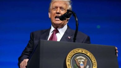 فایننشال تایمز: محبوبیت «ترامپ» در هفتههای اخیر به حدود ۴۲ درصد کاهش یافته که پایینترین سطح در دوره دوم او است/ سال اول ریاست جمهوری وی، با ترکیبی از قدرت اجرایی بیسابقه و اختلافات مردمی همراه بوده/ تورمی که در دوره «بایدن» به ۹ درصد رسید، الان به ۳ درصد کاهش یافته، اما همچنان ادامه دارد