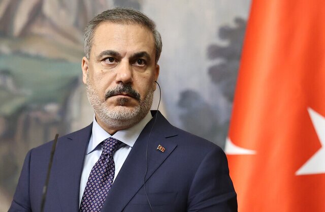 وزیر خارجه ترکیه: باید همه گروه‌های مسلح در سوریه در قالب ارتشی واحد ادغام شوند / «ادغام مجدد سوریه در جامعه بین‌المللی» نتیجه تلاش‌های دیپلماتیک آنکارا است