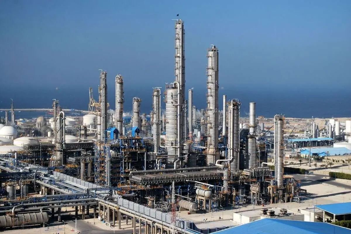 تسنیم: پتروشیمی‌ها بابت خرید گاز، حدود ۲۰۰ هزار میلیارد تومان بدهی سنواتی به سازمان هدفمندی یارانه‌ها دارند/ در صورتی که این بدهی تا پایان سال وصول نشود، منابع پرداخت یارانه مردم با مشکلات جدی مواجه خواهد شد