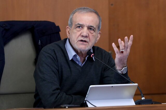 پزشکیان: جلب ناگهانی کارآفرینان با همکاری قوه قضائیه متوقف شد / اتفاق افتاده که کارآفرین پنجشنبه بازداشت می‌شد تا دو روز در زندان بماند و حالش را بگیرند