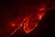 ادامه حریق در جنگل های هیرکانی پس از ۲۰ روز؛ پنج بالگرد و یک فروند هواپیمای ایلیوشین به منطقه اعزام شد / مدیر کل بحران گیلان: طی روز‌های آینده عدم بارش، افزایش دما و وزش باد گرم احتمال گسترش آتش‌سوزی را افزایش می‌دهد / انتقال چهار مصدوم حادثه آتش‌سوزی به مراکز درمانی با بالگرد