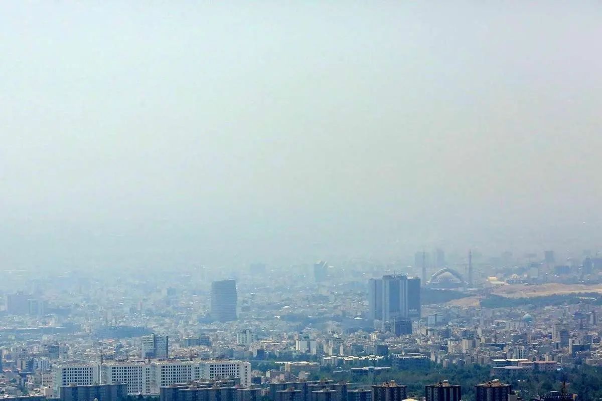 اجحاف در حق کارگر و کارمند؛ کاهش ۳ تا ۶ ساله عمر با یک دهه فعالیت در روزهای آلوده