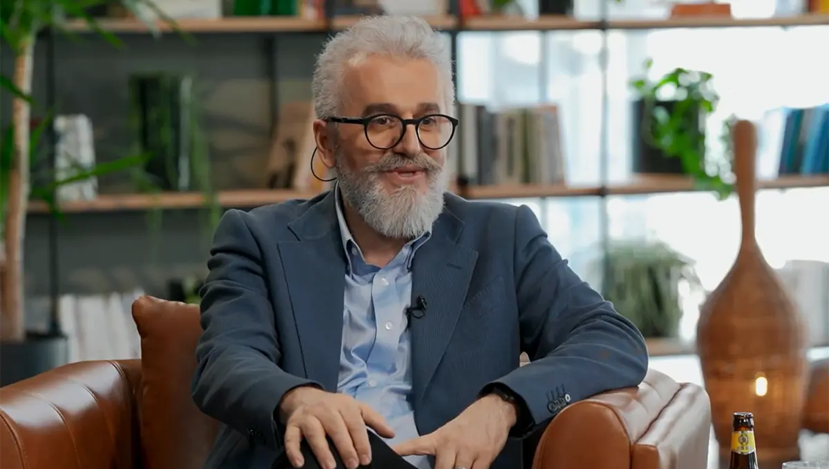 به جریان انرژی و تأثیرات آن در ذهن انسان اعتقاد دارم