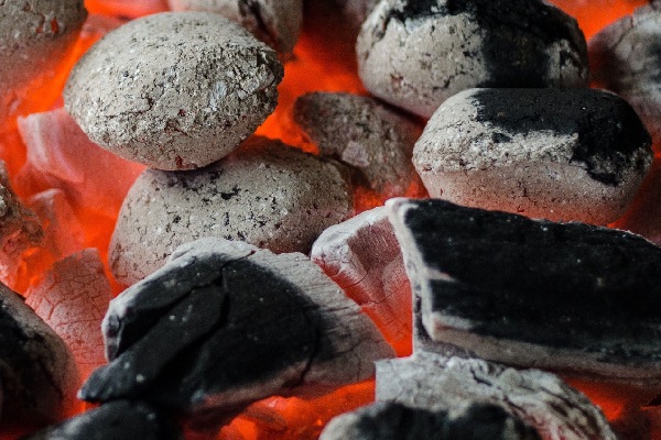 چرا برخی زغال‌ها دیر می‌سوزند؟