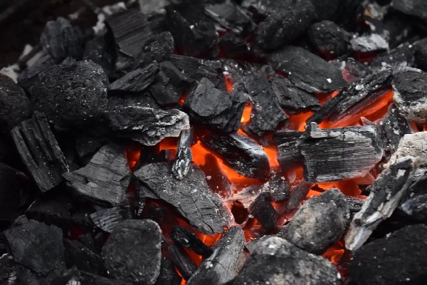 چرا برخی زغال‌ها دیر می‌سوزند؟