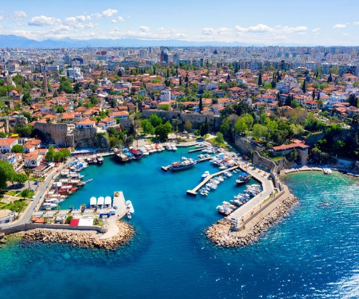 آنتالیا یا استانبول؟ | در تور ترکیه کدام شهر را انتخاب می‌کنید؟