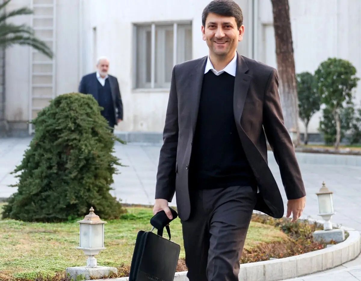 وزیر ارتباطات: محدودسازی اینترنت نه تنها کمکی نکرده، بلکه باعث افزایش چشم‌گیر کلاهبرداری‌های آنلاین شده/ گاهی در جلسات کسانی با محدودیت‌ها مخالفت می‌کنند، گاهی موافقت