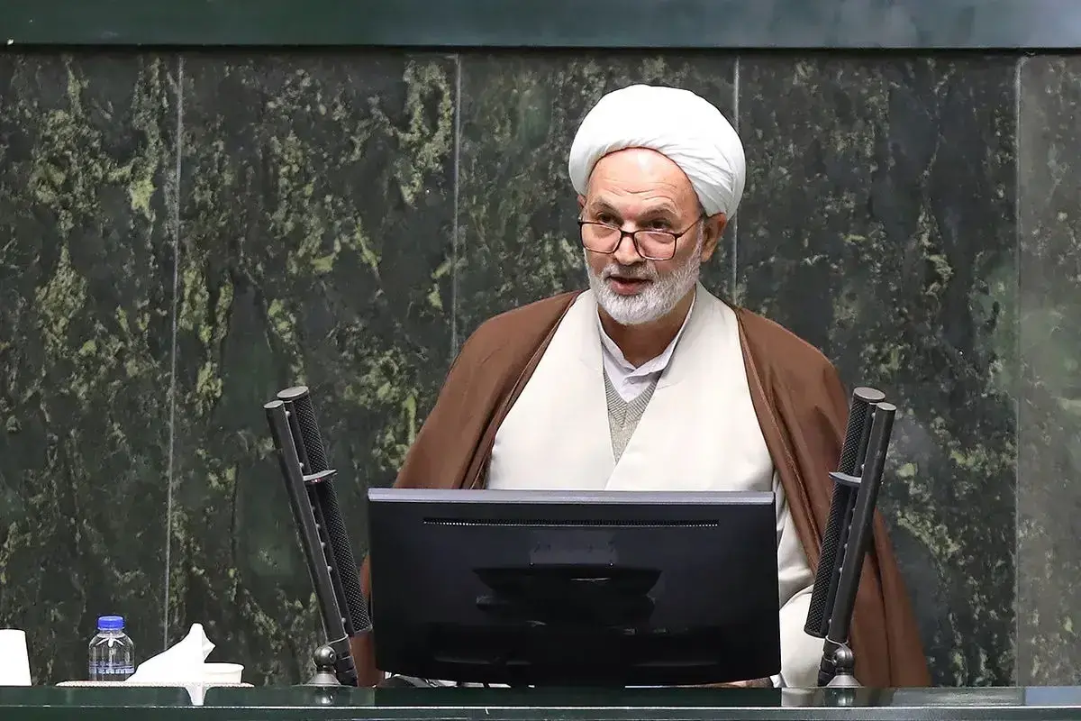 نماینده قم : همان طور که از شر پهلوی خلاص شدیم باید از شر غرب‌گراها هم خلاص شویم