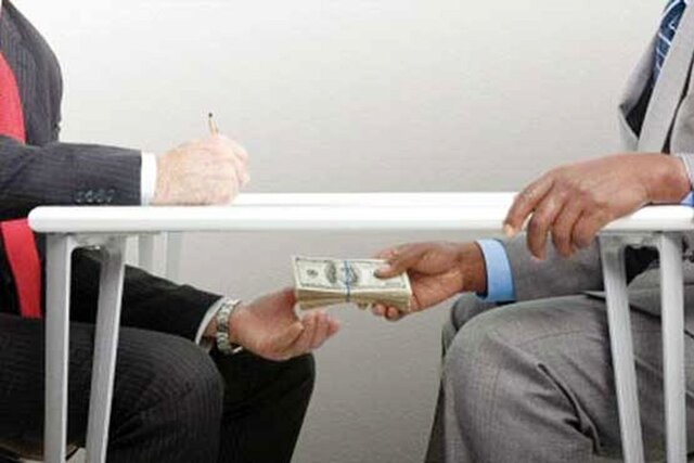 زیرمیزی پزشكان؛ وقتی مجازاتها خوابیدهاند، تخلف بیدار میشود