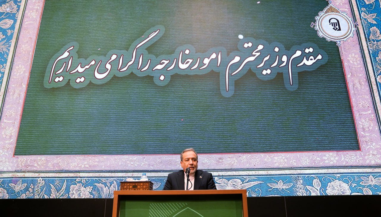 عراقچی در میان ائمه جمعه/ عکس