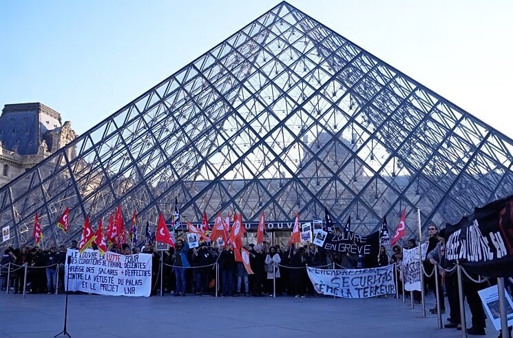 «لوور» تعطیل شد