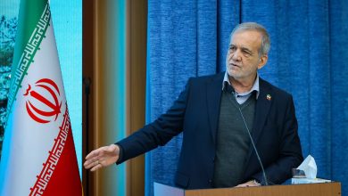 آلرژی آقای رئیس جمهور به گل‌های نرگس / حواشی سفر پزشکیان به بیرجند + تصاویر