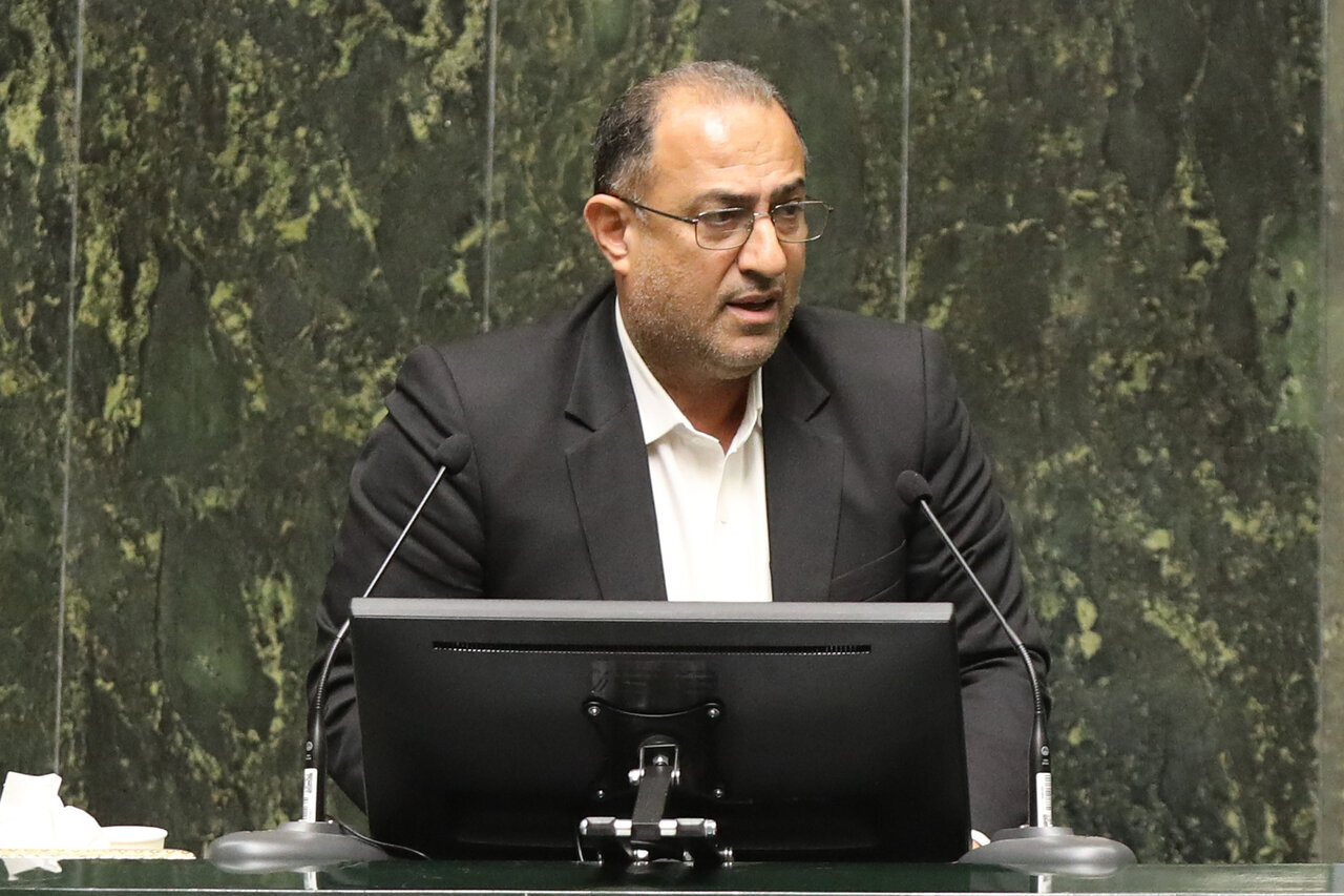 افشاگری یک نماینده مجلس درباره پیشنهاد دولت درباره افزایش حقوق؛ این نقض قانون و وهن مجلس است/ تهدید پزشکیان به استیضاح؛ وزرای ناکارآمد را برکنار کن!