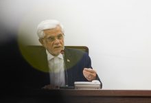 حمایت روزنامه دولت از معاون اول رئیس جمهور در برابر حملات تندروها / مقام دولتی از اظهارنظر صریح درباره دوتابعیتی بودن فرزند عارف خودداری کرد