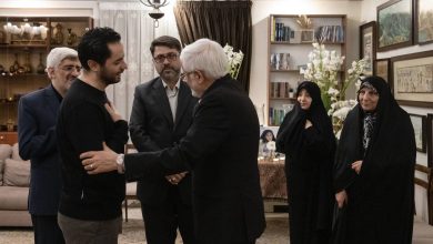 دیدار محمدرضا عارف با خانواده اشرف بروجردی/خانم وزیر راه هم بود + تصویر