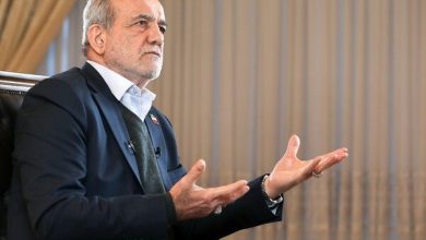 پزشکیان: عینکم را نیاوردم؛ به بچه‌ها بگویید یک عینک بدهند!